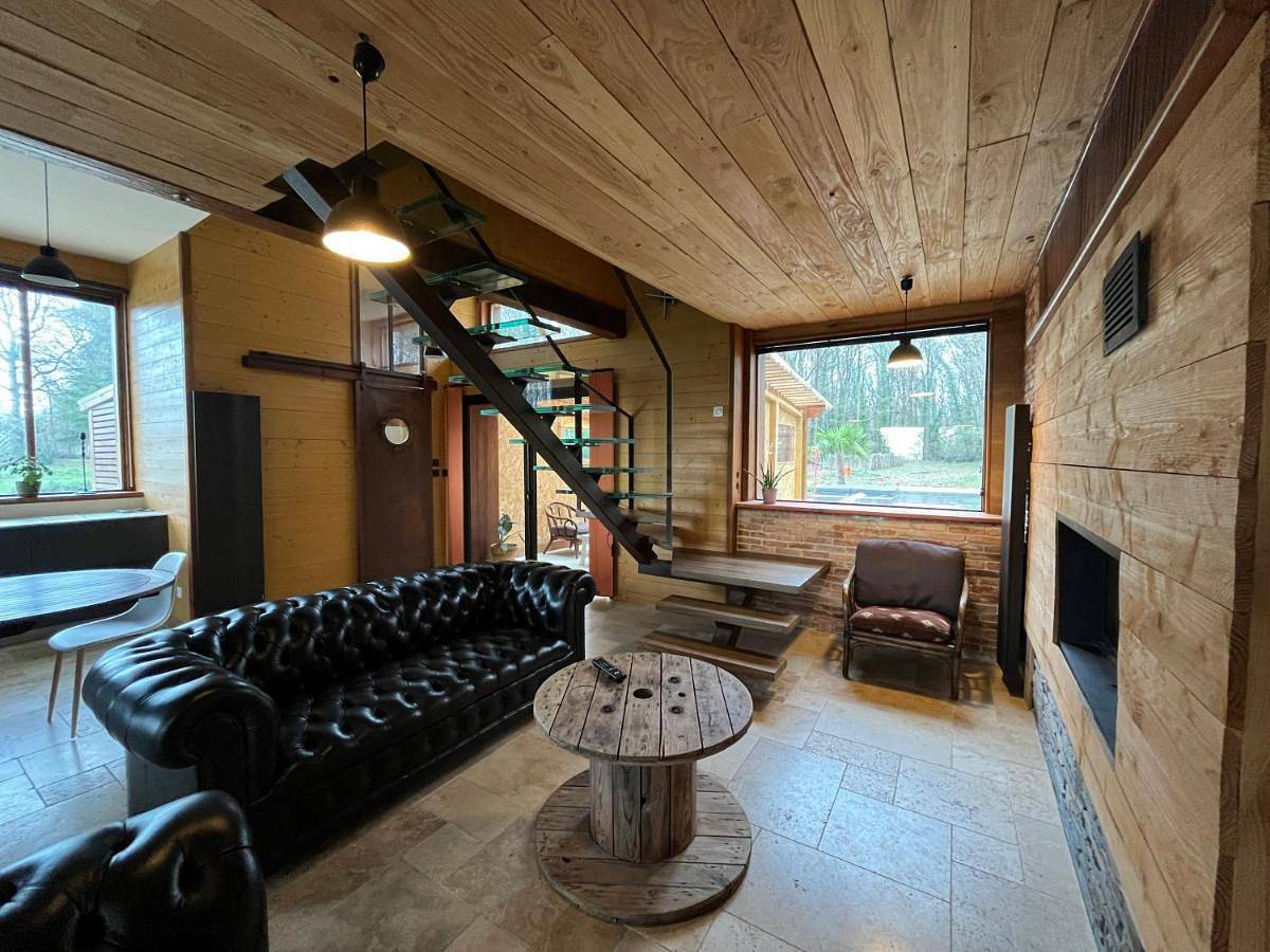 Appartement entier, Atelier, cosy et moderne & terrasse avec jacuzzi in Soucelles, Région d'Angers