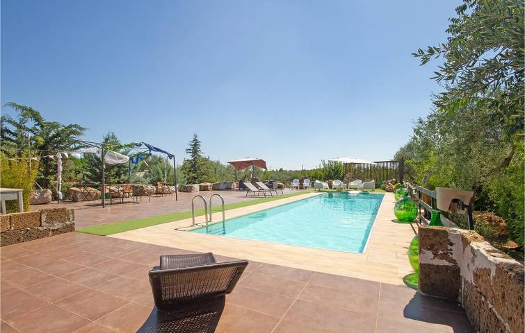 Charmante 150qm Wohnung mit Parkplatz, AC, Pool & Terrasse in Acquaviva delle Fonti, Nationalpark Alta Murgia