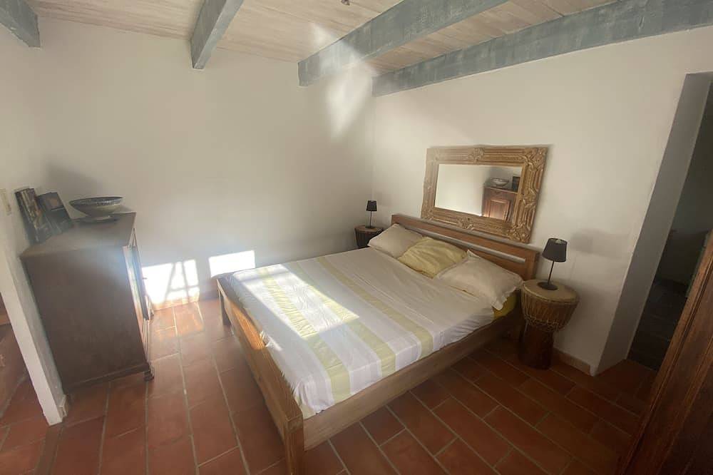 Maison Indépendante Avec Piscine, 3 Chambres, au Cœur du Gardonuzespont du Gard in Collias, Region de Nimes