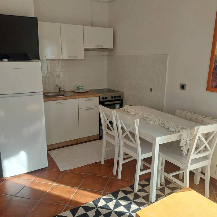 Ganze Wohnung, 2-Zimmer-Ferienwohnung mit Terrasse und Meerblick Pjescana Uvala, Pula A-27435-b in Pjescana Uvala, Südküste Istrien