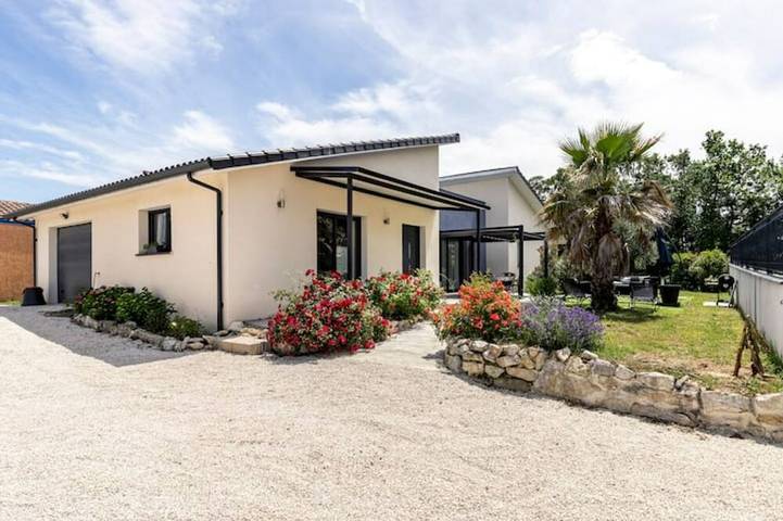 Location de vacances pour 8 personnes, avec Terrasse et Jardin à Montans