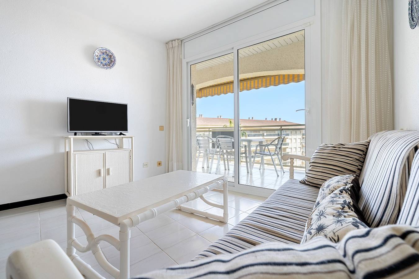 Apartamento entero, Apartamento 'Los Flamencos I' con terraza compartida, Wi-Fi y aire acondicionado in Miami Playa, Costa Dorada