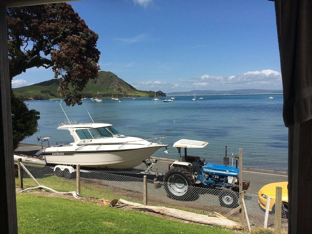 Prime Waterfront Location - \"Das Leben Ist Am Strand Gut\" in Whangarei District