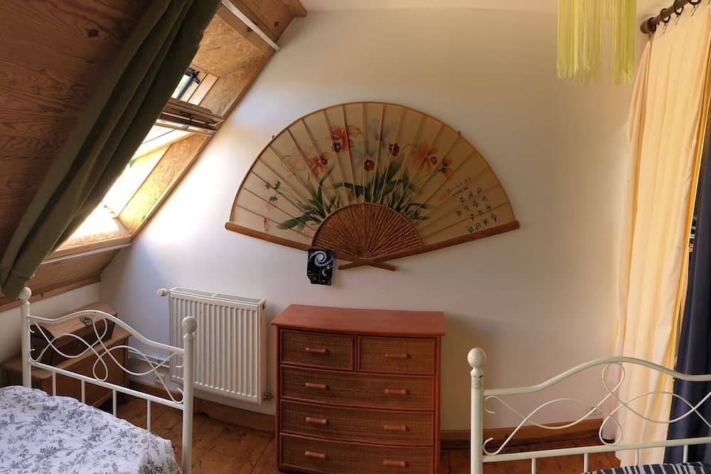 Location vacance Entre camaret et crozon, villa dans grande ferme renovee, in Crozon, Iroise