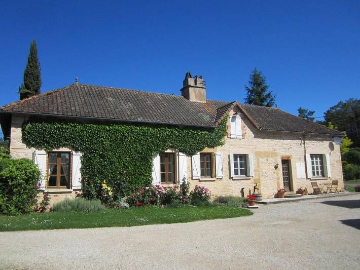 Location de vacances pour 4 personnes, avec piscine ainsi que vue et jardin, adapté aux familles à Marminiac - 3