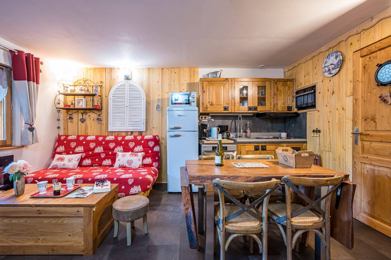 Apartamento entero, Apartamento 'Bas De Lout'Chi Valfréjus' con vistas a la montaña, terraza privada y Wi-Fi in Valfréjus, Modane