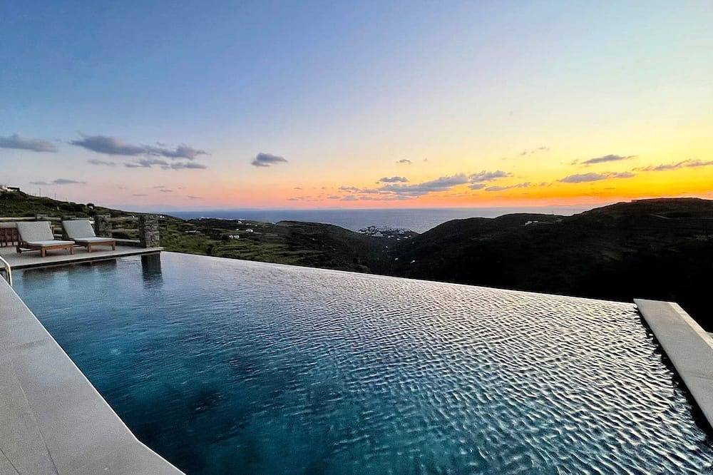 Villa Calitha, Divine Sea Views, Private Infinity Pool, Furnished Terrace,. in Sifnos