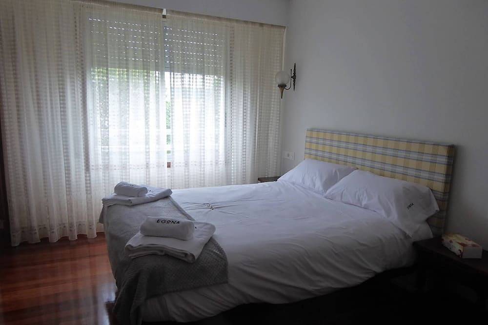 Entire apartment, Zinkunegi Apartment - Accommodation near the beach with parking by Egona in Zarautz, Basque Coast (Spain)