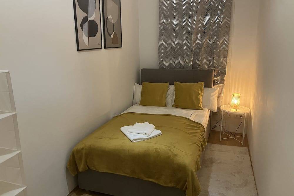 Entire apartment, 4-room residence for families and groups with balcony and garden view! in Leipzig-Ost, Leipzig