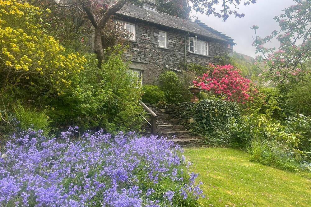 Ghyll Foot - Cottage with a garden and parking in Patterdale in Patterdale, Lake District