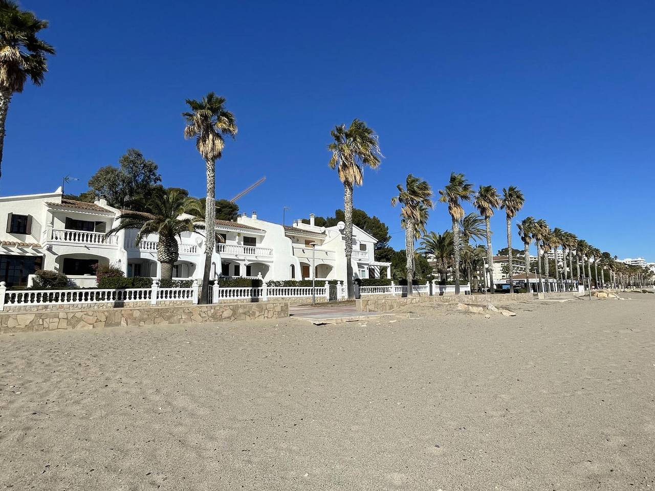 Chalet Frente al Mar en Miami Platja in Miami Playa, Costa Dorada