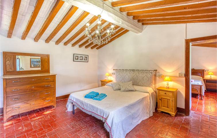 Poolside Garden Apartment with WiFi in Camaiore, Italian Riviera