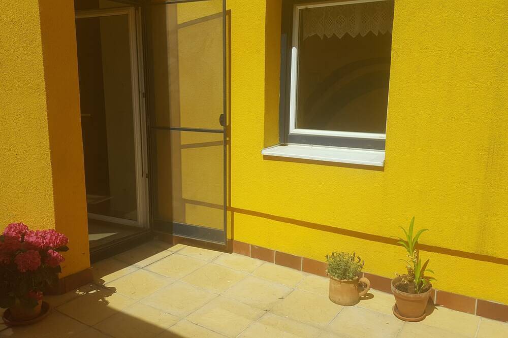 Quiet, inexpensive apartment near Schönbrunn, green, close to the city, U3/U4, kitchen, terrace, new building in Wenen, Wienerwald