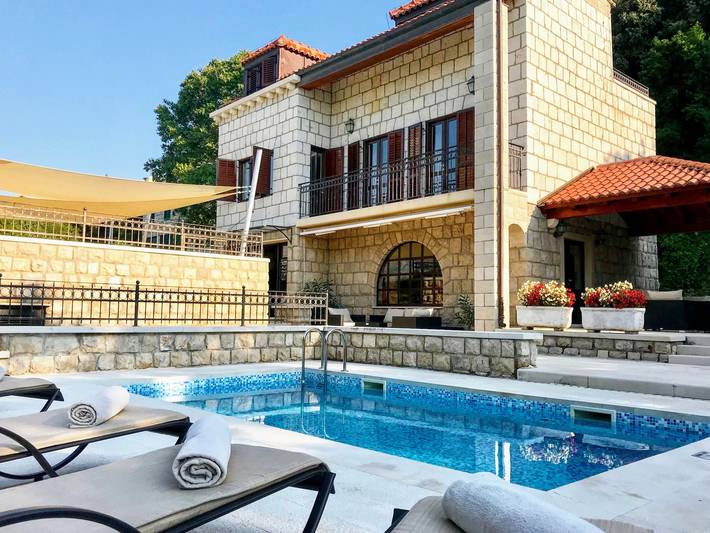 Villa for 9 people, with ocean view in Dubrovnik