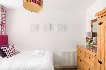 Holiday Home for 4 People in Stratford upon Avon, Heart of England, Photo 3