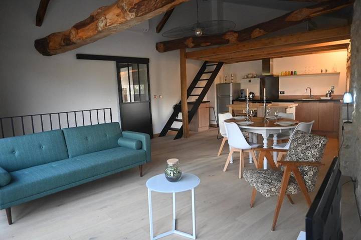 Gîte pour 5 personnes, avec terrasse et piscine ainsi que jardin et vue à Le Verdier