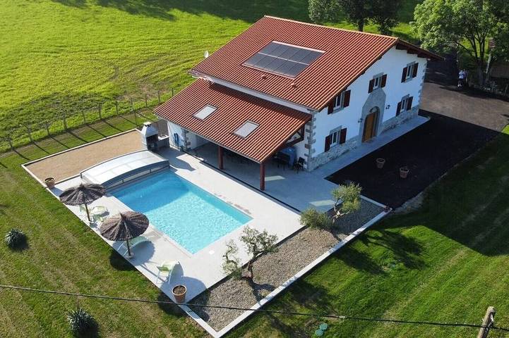Location de vacances pour 12 personnes, avec jardin au Pays basque
