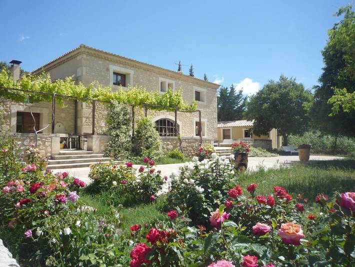 Chambre d’hôte pour 2 personnes, avec Terrasse et Jardin ainsi que Piscine et Vue au Parc naturel régional des Alpilles