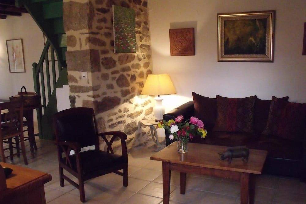 Le Pré des Vergnes 4****-La maison des 3 petits cochons avec étang in Jouillat, Région de Guéret