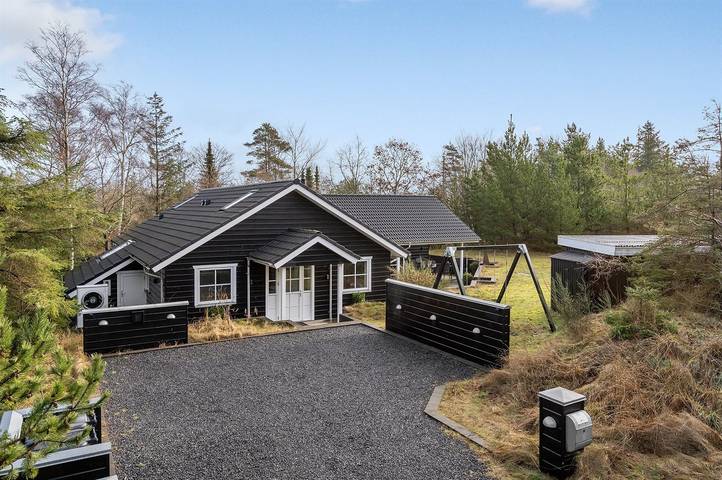 Ferieudlejning for 10 personer, med sauna og terrasse, husdyr tilladt i Hals