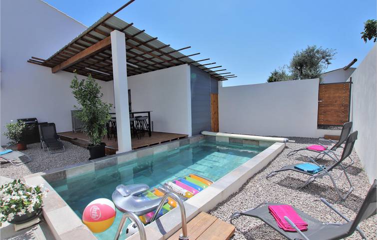 Location de vacances pour 10 personnes, avec piscine ainsi que terrasse et jardin à Salon-de-Provence - 2