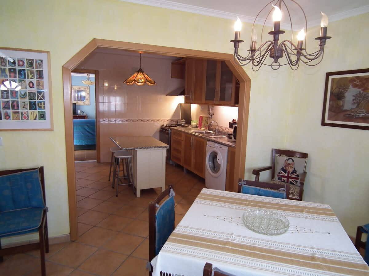 Ganze Wohnung, Ferienwohnung für 4 Personen mit Garten in Atalaia, Lissabon Distrikt