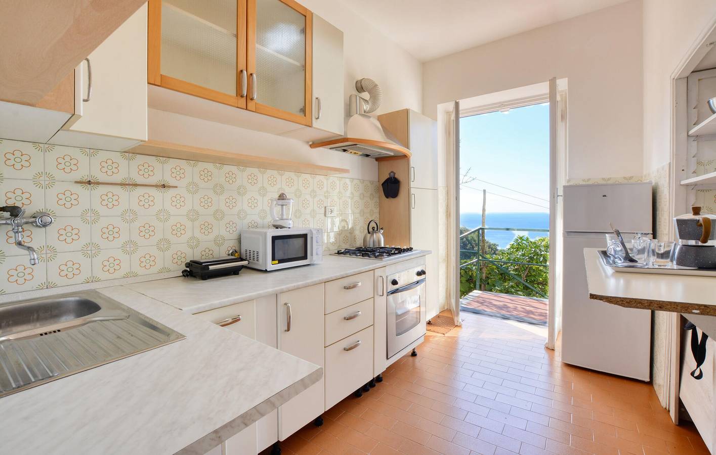 Ganze Ferienwohnung, Apartment mit Meerblick, Terrasse, Parkplatz und Internet - 2 km zum Strand in Semorile, Zoagli