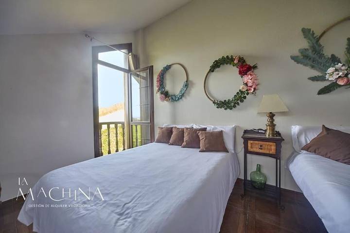 Casa rural para 10 personas, con vistas y piscina además de terraza y jardín en Comarca de Santander - 2
