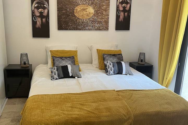 Location de vacances pour 12 personnes, avec jardin ainsi que piscine et terrasse à Faucon - 3