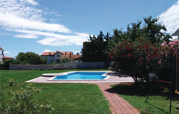 Ganze Ferienwohnung, Apartment mit Meerblick, Pool, Terrasse und Parkplatz – 700 m vom Strand entfernt in Novigrad, Umag und Umgebung