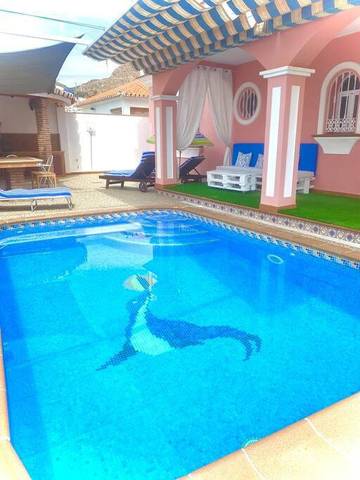 Casa rural para 10 personas, con vistas además de jardín y piscina, Se admiten mascotas en Álora