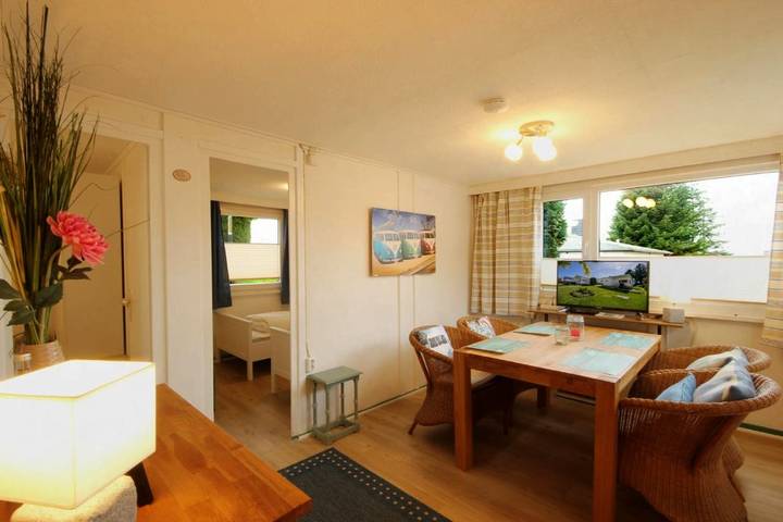 Bungalow für 4 Personen, mit Terrasse und Garten in Binz - 3