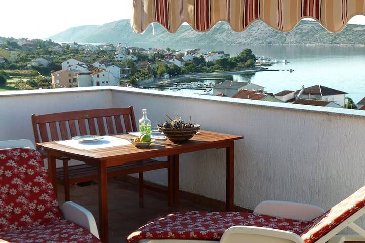 Ferienwohnung für 3 Personen, mit Balkon und Whirlpool sowie Garten, mit Haustier in Barbat na Rabu