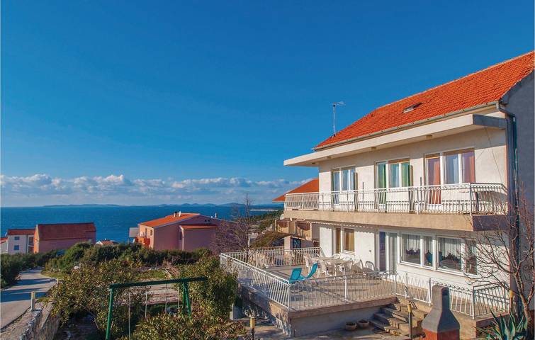 Ferienhaus für 12 Personen, mit Terrasse in Primosten
