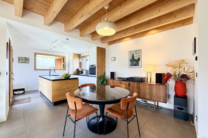 Location de vacances pour 8 personnes, avec piscine ainsi que jardin et terrasse, adapté aux familles dans La Biolle - 3