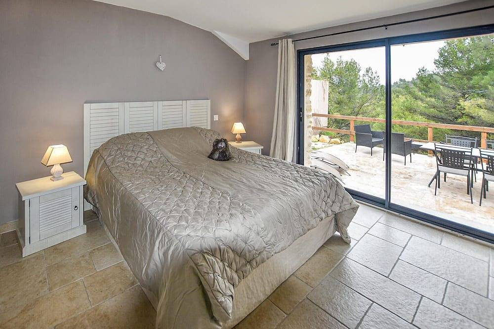 Nice home in La-Roque-sur-Pernes in La Roque-sur-Pernes, Vaucluse