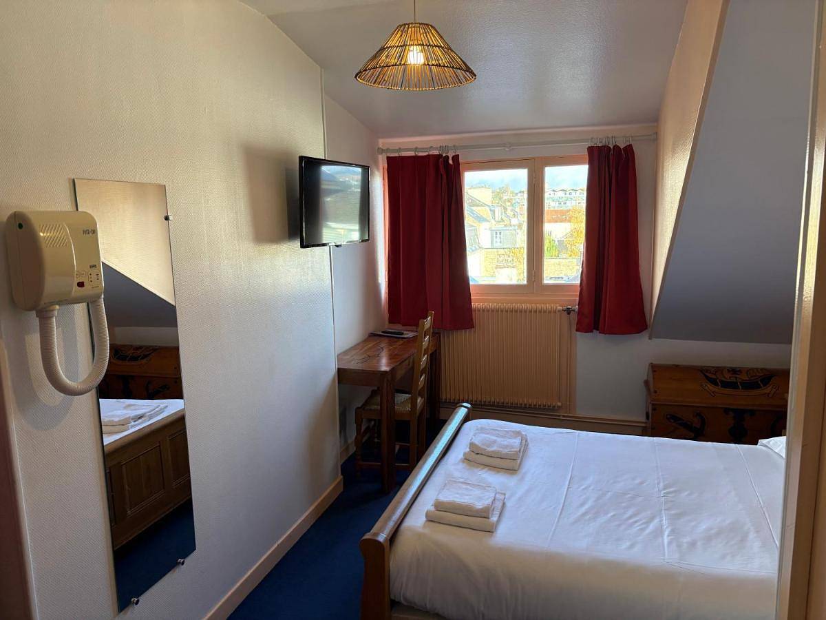 Hotel Couleurs Sud 46 chambres avec ascenseur et restaurant Centre ville-Gare Charleville-Mézières in Charleville-Mézières, Ardennes