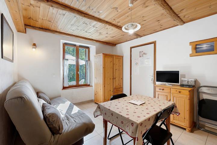Apartamento entero, Apartamento tranquilo con jardín, cerca del pueblo in Allos, Región de Castellane