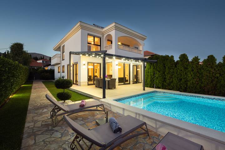 Villa für 10 Personen, mit Garten und Sauna in Trogir