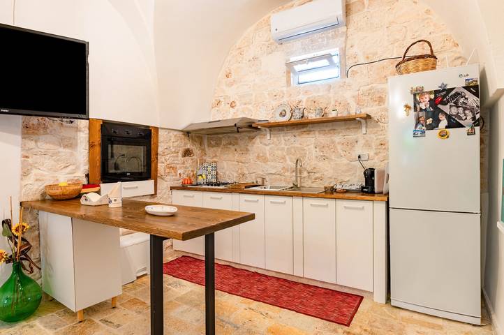 Villa "Trullo Nonno Vittorio" with private garden and Wi-Fi in Latiano, Salento