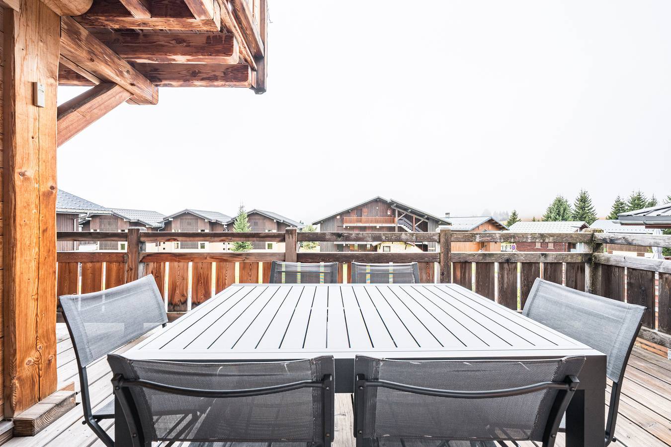 Appartement entier, Appartement "Chalet A - o Saisies" avec vue sur les montagnes, terrasse privée et Wi-Fi in Les Saisies, Région d'Albertville