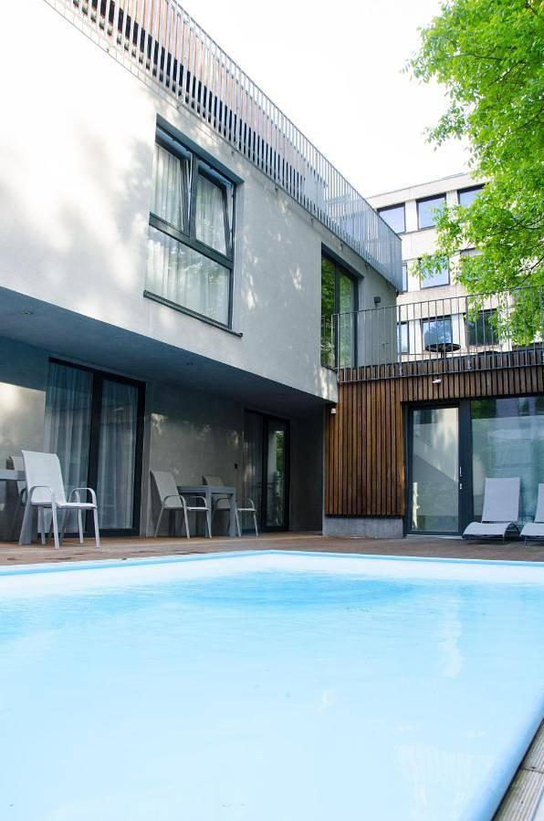 Ferienwohnung für 2 Personen, mit Balkon und Pool sowie Ausblick in Salzburg