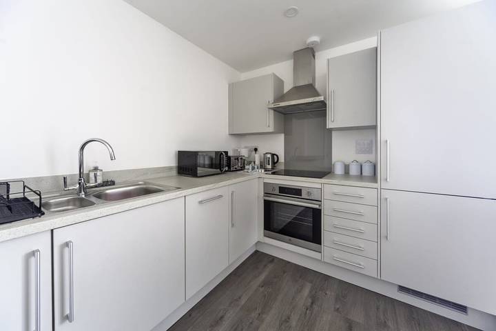Appartement entier, 2Br Apartment | near Ashford town | Park & Balcony in Ashford, Région d'Ashford