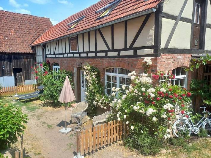 Ferienwohnung für 3 Personen, mit Terrasse und Garten sowie Pool