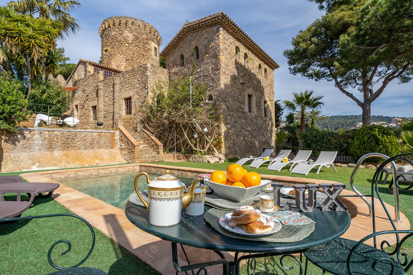 Increible Castillo Can Xirau Lux, Piscina, Air-Con in Santa Susanna, Costa del Maresme