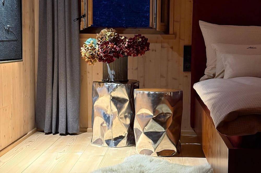 Chalet am Quittenbaum, ganzes Haus, 140 qm für 2-6 Personen, 2 Schlafzimmer, 2 Bäder, Sauna in Unterwössen, Bayerische Alpen