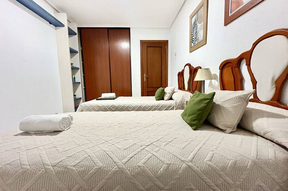 Entire apartment, Apto con terraza y piscina- Costavento 3601 in Santoña, Cantabrian Coast