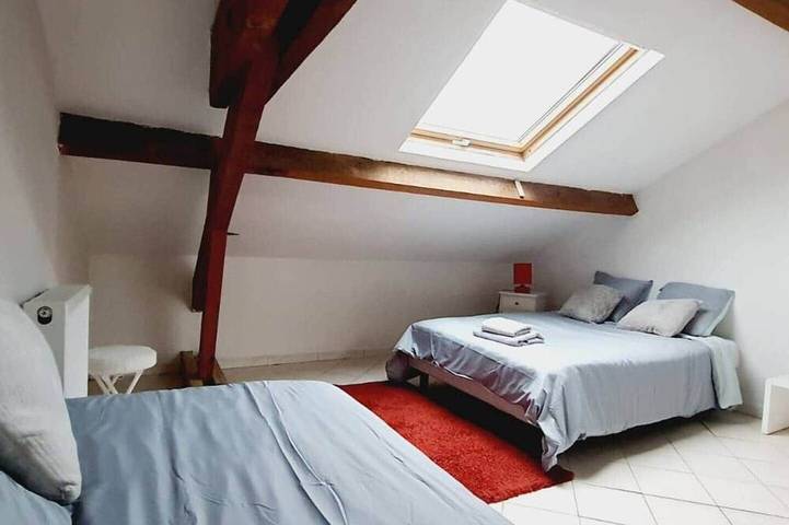 Location de vacances pour 8 personnes, avec piscine et balcon à La Ferté-Gaucher - 2