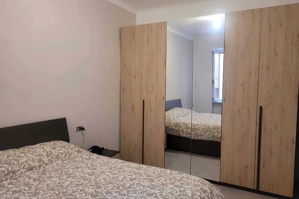 Ganze Wohnung, Apartment in Cinque Terre area renovated to new 2.5 km from the sea in Pitelli, La Spezia