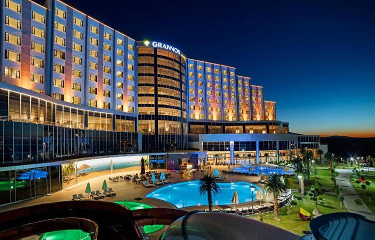 Hotel für 3 Personen, mit Garten und Whirlpool sowie Pool und Sauna, kinderfreundlich - 1